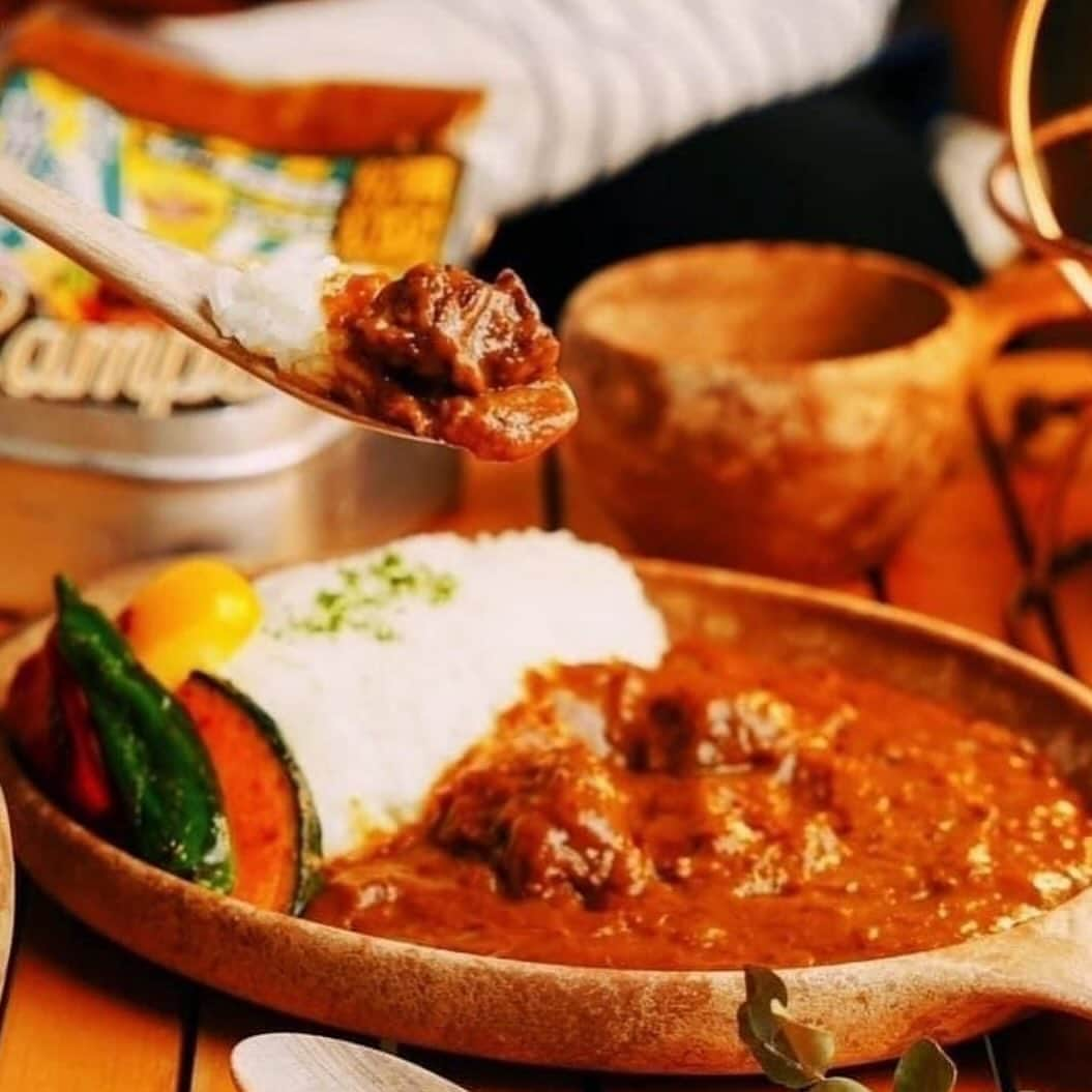 チキン南蛮カレーのルウ王子さんのインスタグラム写真 - (チキン南蛮カレーのルウ王子Instagram)「本日もカレー倶楽部ルウへ たくさんのご来店 あルウがとうございます！  三連休もカレー倶楽部ルウ 華麗に営業中！  キャンプ専用カレーも 店頭にて販売してルウ！  食欲の秋は カレー倶楽部ルウで テゲうまカレーを食べルウ！ ★ ★ #カレー好きと繋がりたい #チキン南蛮カレー #都城ランチ #カレー #宮崎グルメ #都城カレー #カレー倶楽部ルウ #宮崎 #都城 #カレー好きな人と繋がりたい #宮崎ランチ #都城メンチ #チキン南蛮 #ミート券 #都城市プレミアム付スマイル商品券」10月7日 20時11分 - currynoprince