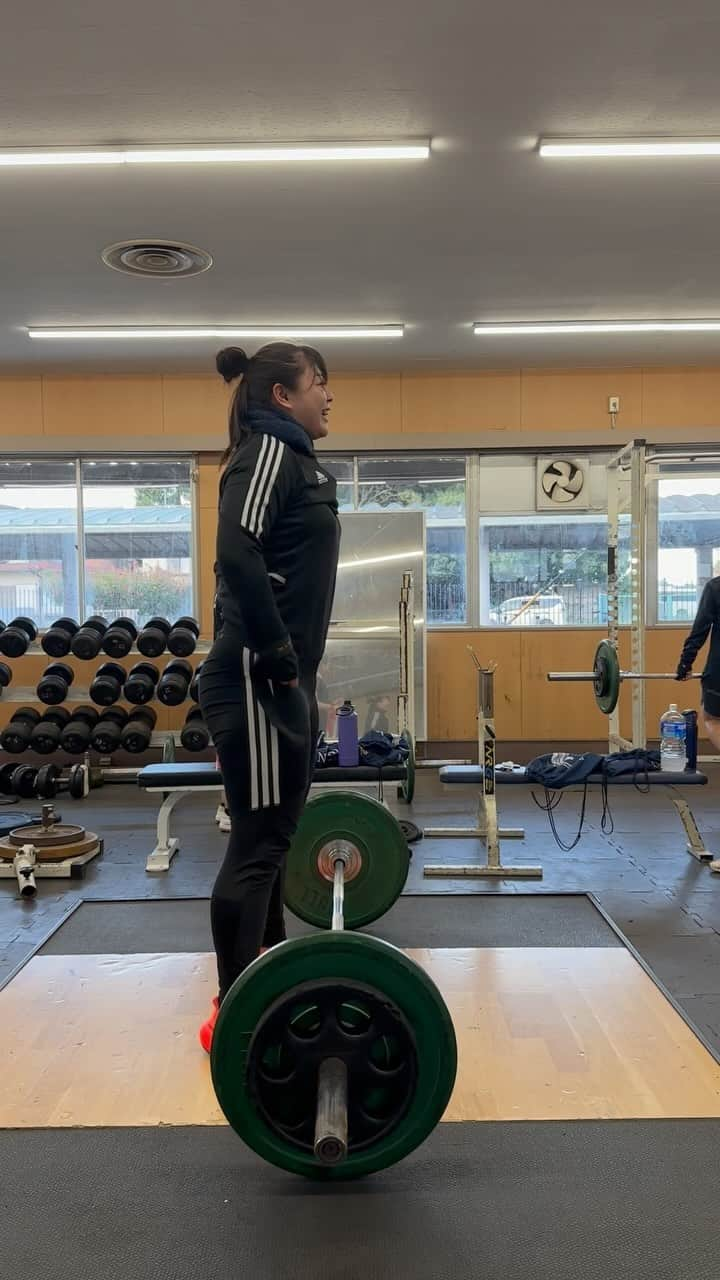 植草歩のインスタグラム：「🏋🏻‍♀️ 指の骨折が治って来たので ちょっとずつ復活中  #clean #クリーン #training #トレーニング」