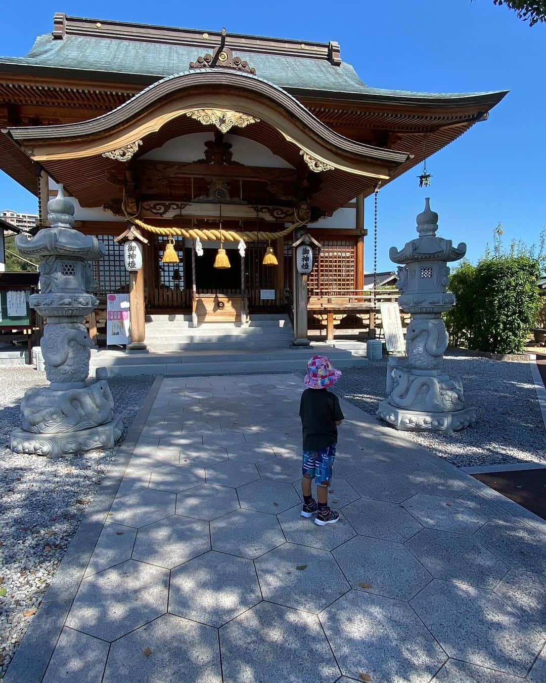 エマ中岡優姫さんのインスタグラム写真 - (エマ中岡優姫Instagram)「#白蛇神社  #サニ坊とエママの旅  #男の子ママ」10月7日 20時13分 - emma__yun