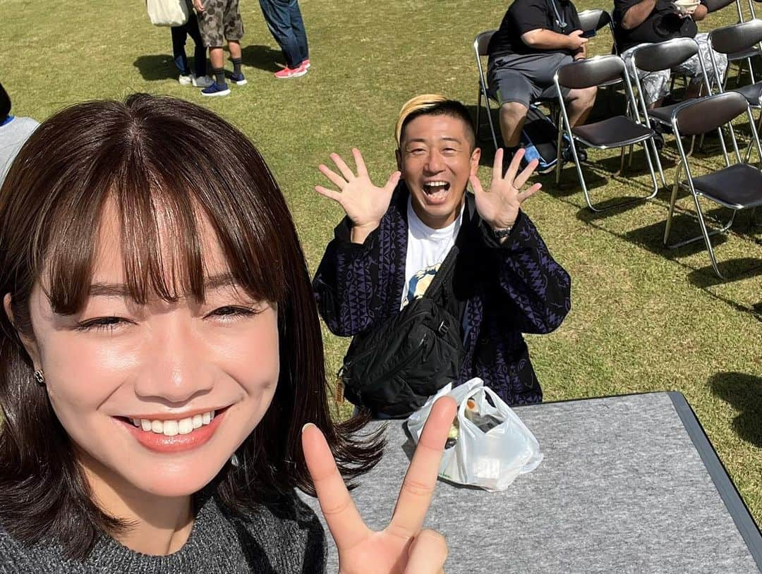 小林拓一郎さんのインスタグラム写真 - (小林拓一郎Instagram)「試合は残念でしたが、最後の最後までどっちに転んでもおかしくない試合展開❕  明日のリベンジに期待❕❕  そして、パプリックビューイング、皆さんと一緒に応援できて、本当楽しかったです  佐古さんと高島さんのスペシャル解説、マジで面白かったので、またどこかでやりたいです  秋空の下のK:ream のライブは最高だったし  豊川に引き続き、今度は安城で川村茉由さんにお会いできたし  月曜日のホリスペにご登場いただくスラックラインのプロ選手、宮下楓くんにもお会いできたし（グレパーにも来てくれたらことあるんだって！）  そして、佐古さんはやはり、僕の憧れの人です❕❕  #シーホース三河 #ガチ」10月7日 20時14分 - kobataku33