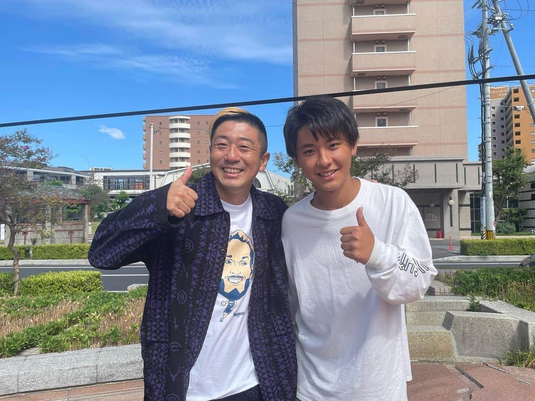 小林拓一郎さんのインスタグラム写真 - (小林拓一郎Instagram)「試合は残念でしたが、最後の最後までどっちに転んでもおかしくない試合展開❕  明日のリベンジに期待❕❕  そして、パプリックビューイング、皆さんと一緒に応援できて、本当楽しかったです  佐古さんと高島さんのスペシャル解説、マジで面白かったので、またどこかでやりたいです  秋空の下のK:ream のライブは最高だったし  豊川に引き続き、今度は安城で川村茉由さんにお会いできたし  月曜日のホリスペにご登場いただくスラックラインのプロ選手、宮下楓くんにもお会いできたし（グレパーにも来てくれたらことあるんだって！）  そして、佐古さんはやはり、僕の憧れの人です❕❕  #シーホース三河 #ガチ」10月7日 20時14分 - kobataku33