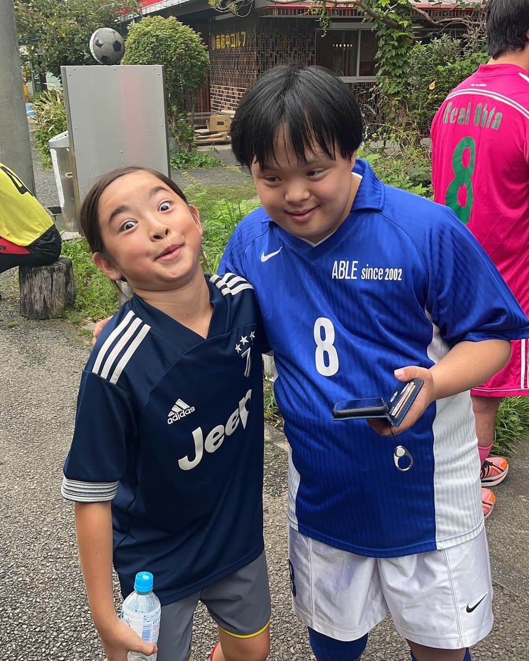 Shogoさんのインスタグラム写真 - (ShogoInstagram)「3年半ぶりに開催したインクルージョンカップ⚽️  久しぶりにみんなとボール蹴れて楽しかったー！  赤ちゃんのころから息子を可愛がってくれて本当に感謝。  自分はシニア枠になり、息子も出してもらい年取ったなぁ。笑  次は念願の優勝しよう！」10月7日 20時14分 - shogo_velbed