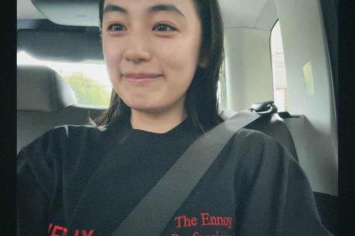八木莉可子さんのインスタグラム写真 - (八木莉可子Instagram)「かっこいいTシャツ  それに  朝に起きて 目が少し腫れていて、 可愛い。  #Netflix #Ennoy」10月7日 20時14分 - yagirikaco_official