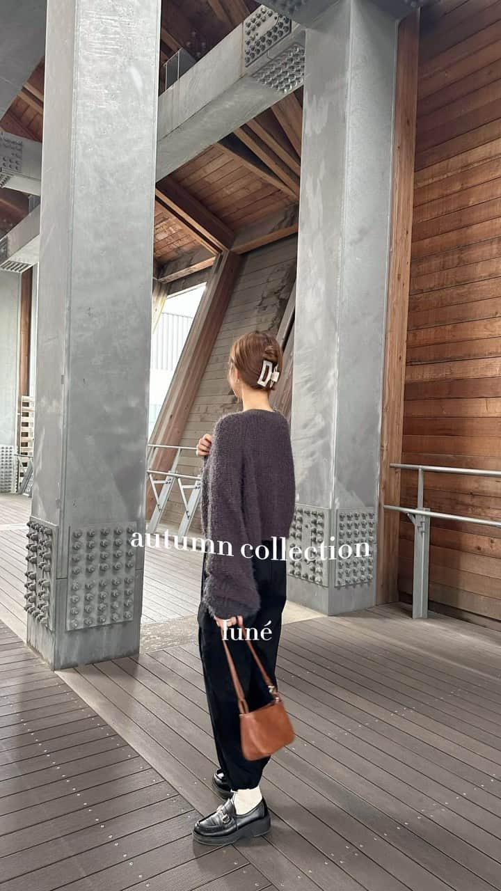 のインスタグラム：「【dbyd】luné by nanase @mn_0227  入荷早々人気急上昇中のNewディレクターnanaseがセレクトするオトナカジュアルな秋アイテムをご紹介🍁♡  是非チェックしてみてね💭  @d_by_dholic_official @mn_0227  ——————————— 🔍着用アイテムは動画内商品タグをチェック✓  #dholic #ディーホリック #韓国コーデ #韓国ファッション通販 #韓国っぽコーデ #大人カジュアル #大人カジュアルコーデ #カジュアルスタイル #ファー #カーディガンコーデ #ニットコーデ #スウェットコーデ #秋トレンド #dbyd #d_by_dholic」