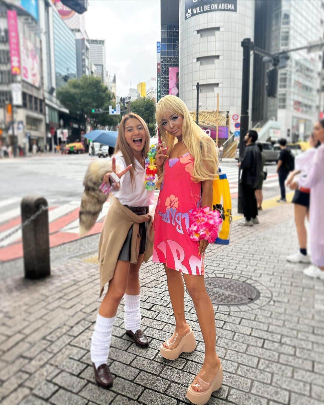 板橋瑠美のインスタグラム：「Y2Kが、インスタで音源使えるようになってるーーー🌺🌈  これはアゲ⤴︎すぎ案件。  Y2Kの、 TIKTOK用の振り付けしちゃいました♡  ゆきぽよちゃんとSLOTHさんと20年ぶり復活のルミリンゴで踊っているので TIKTOKみてね❤️  そしてこの音源たくさん使ってね♡🌈  明日はパラパラ学校のあと、 アゲファーレやぁぁ🔥♡  明日はマジで、Y2K復活祭りDay💕  一年で1番楽しみなイベント！ 去年も最高すぎた💕 明日ねーー🖐️」