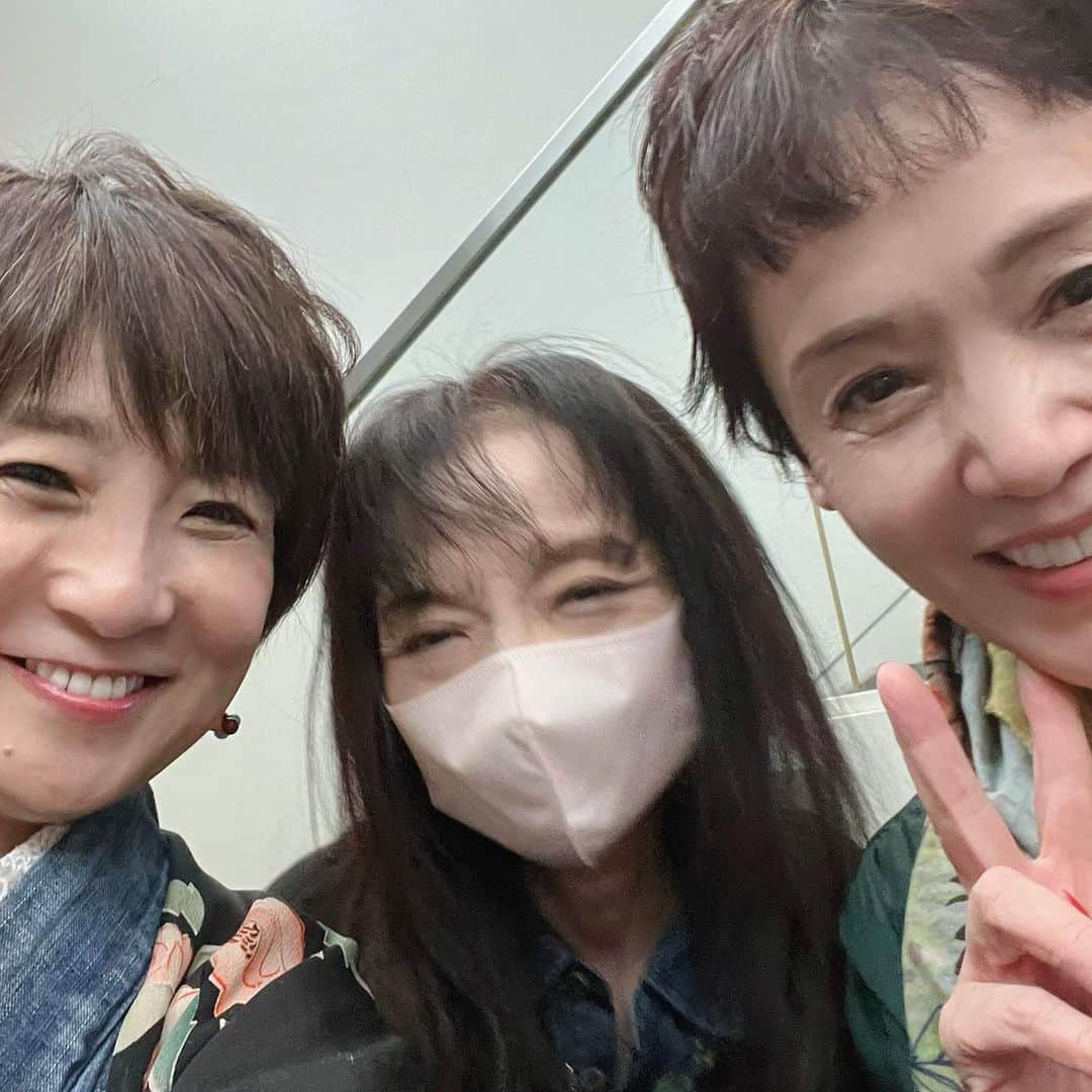 藤田朋子さんのインスタグラム写真 - (藤田朋子Instagram)「ピーター芸能生活55周年リサイタル #これからどうする #どうするもなにも歌い続けてください☺️ #リサイタルって響きが良いですね #先輩はいつも輝いている #池畑慎之介さん  #大竹しのぶさん #山崎ハコさん #加藤登紀子さん #桑山哲也はアコーディオンでステージの上」10月7日 20時27分 - chiendormant