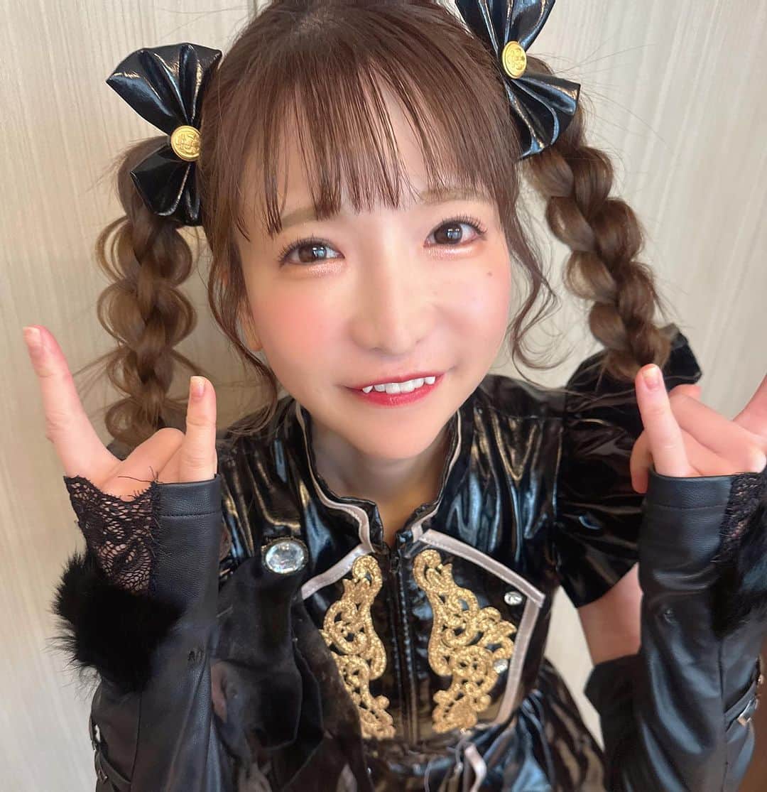 もえのあずきのインスタグラム：「四つ編み🖤 #もえあず#アイドル衣装 #ツインテール#アイドルヘア #もえあずヘア」
