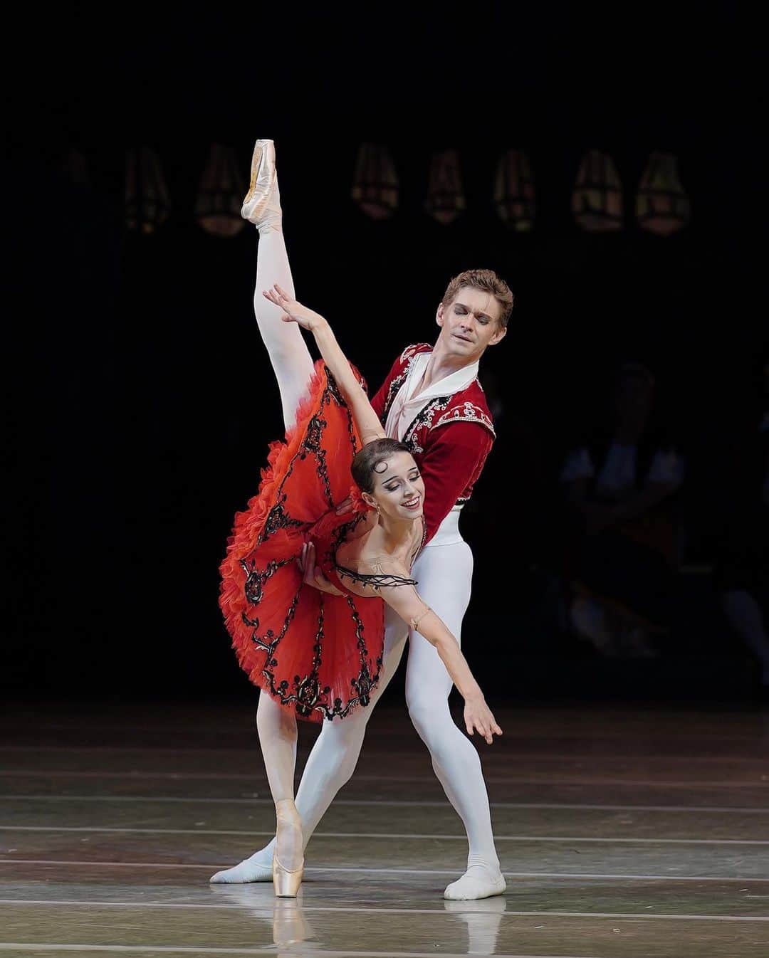 マリア・コーレワのインスタグラム：「VERY memorable yesterday’s show of “Don Quixote” that was completely unplanned 🌹 Yesterday afternoon, after a class at the theater and a rehearsal, we were recording another episode of the interview program “This Terribly Fun Ballet” with the amazing Victoria Tereshkina. As soon as we finished filming, a call came from the theater asking for an urgent replacement in the role of Kitri for the evening show. This resulted in a very eventful and truly memorable day in my life. Thank you so so much once again @_aleksei_timofeev and everyone who supported me in this tough situation ❤️ Photos by @anfffoto   Внезапный «Дон Кихот», который, тем не менее, запомнится очень и очень надолго 🌹 Вчера днем после урока в театре и репетиции мы записывали очередной выпуск передач-интервью «Этот страшно веселый балет» с потрясающей Викторией Терешкиной (ждите!). Как только мы закончили съемку, поступил звонок из театра с просьбой экстренно выйти на замену в партии Китри. В итоге получился очень насыщенный и действительно запоминающийся день в моей жизни.  Огромное спасибо и низкий поклон @_aleksei_timofeev и всем, кто поддерживал в этой непростой ситуации ❤️ Фотографии @anfffoto」