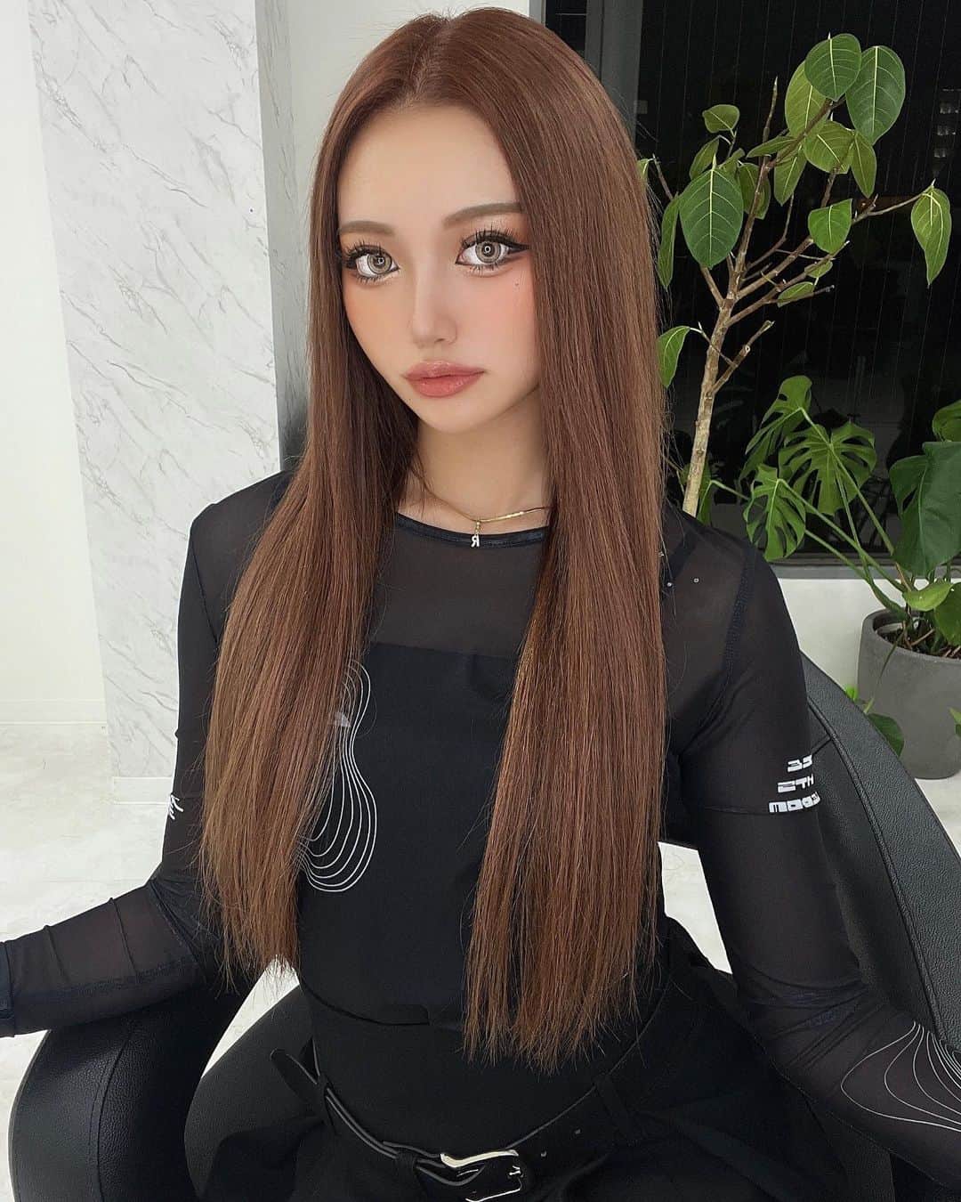 中村りおんのインスタグラム：「New hair⭐︎ 秋カラーにしてもらったよ🍁🤎 大阪帰ってきてタイミング合えば絶対に任せてる🥺 ⁡ いつも思い通りのスタイルになって 天才美容師さんです(笑)  @jun.a313 さんありがとうございます✨ ・ ・ #nuts #fashionista#followme#l4l #instagood#fashion#style #streetstyle #gal#likeit#liketime#model#ootd #셀카 #셀스타그램#pr」