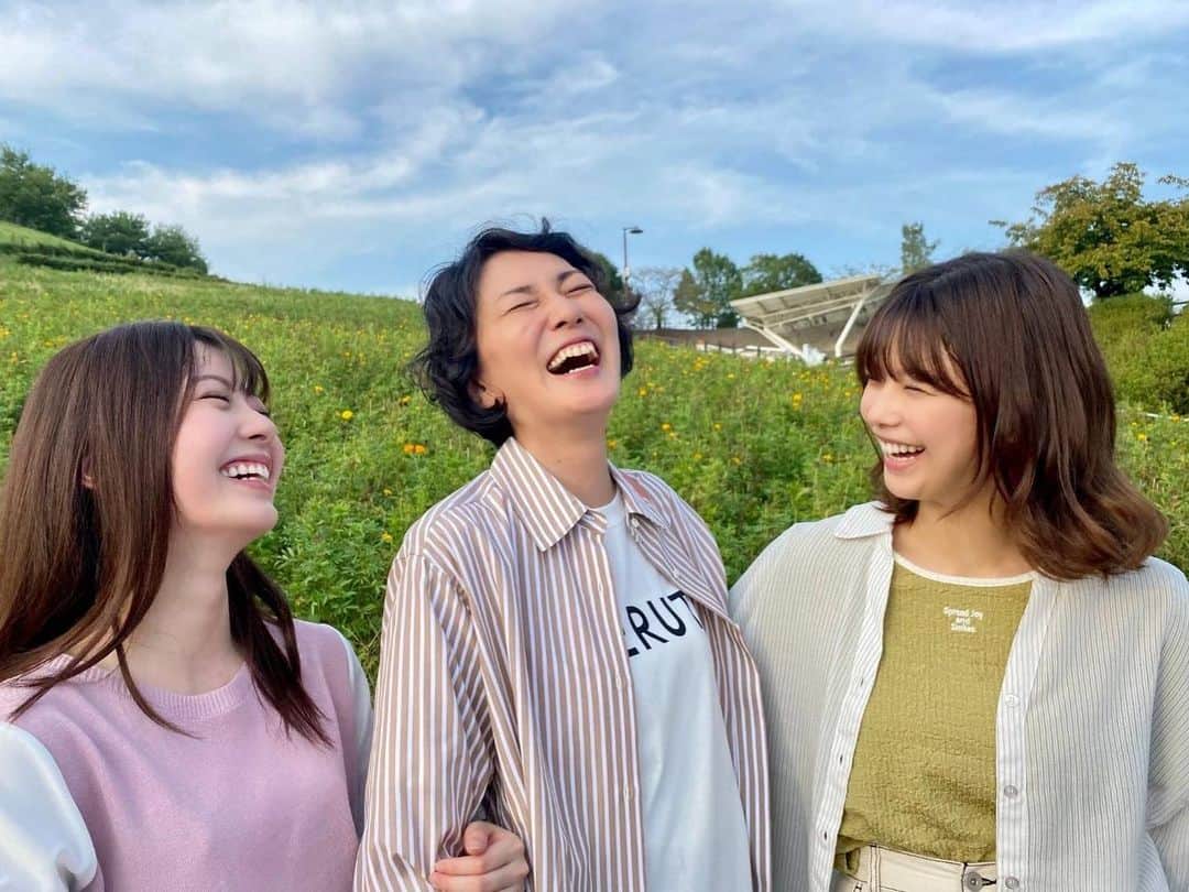 板谷由夏 のインスタグラム：「娘たち @_risawatanabe_  @_yunachannel  @blackfamilia_ytvdrama  母は、幸せです。」