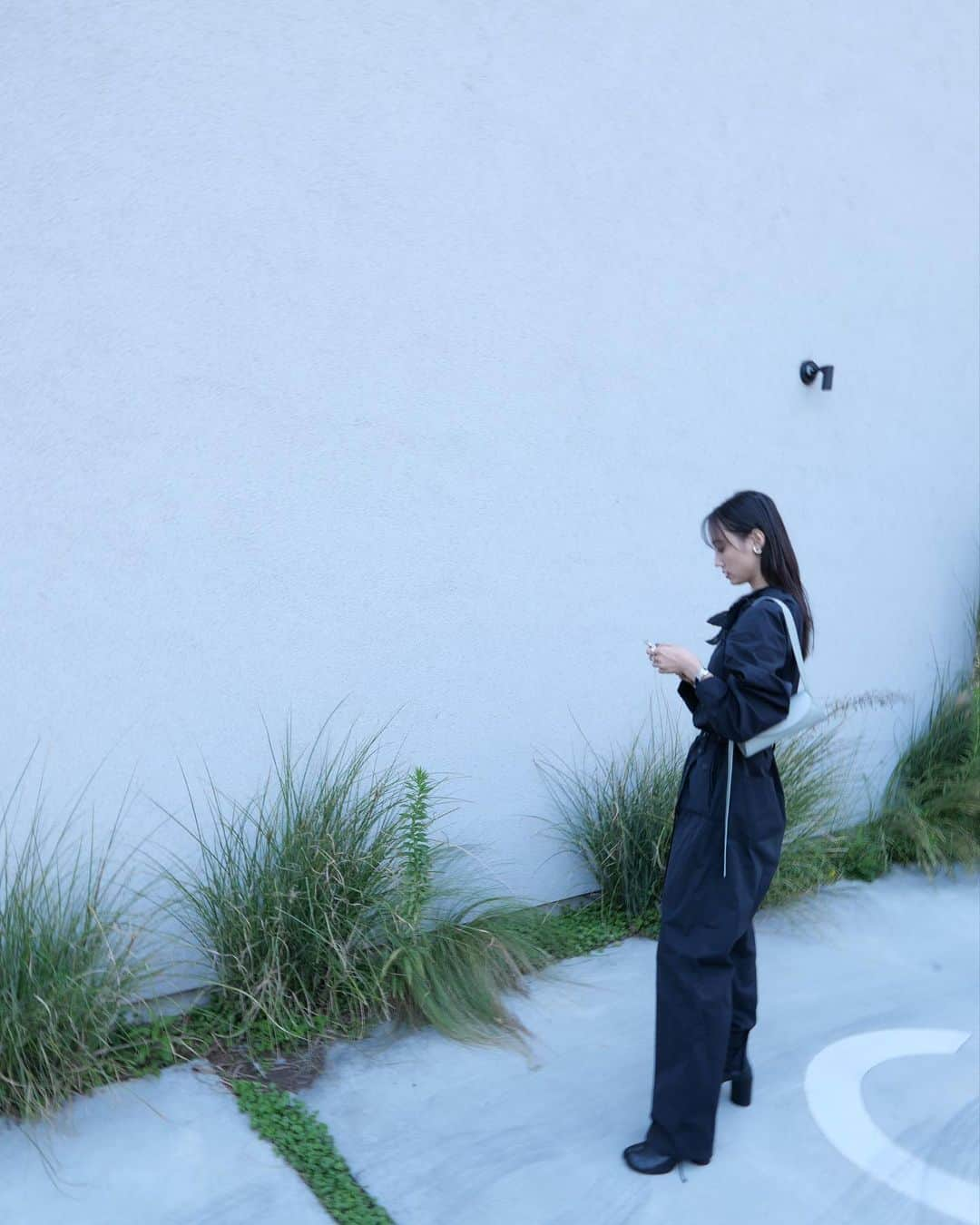 鈴木友菜さんのインスタグラム写真 - (鈴木友菜Instagram)「ホットドッグたべた🌭 私服  jump suit @yoke_tokyo  bag @jilsander  boots @maisonmargiela  accessory @lohmejewelry @spinellikilcollin @hermes @tomwood_project @allbluesofficial   #私服 #ootd」10月7日 20時31分 - yuuna_suzuki