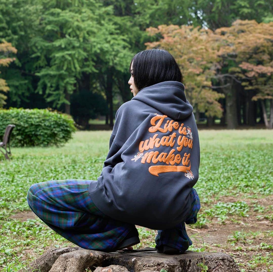 マリナのインスタグラム：「パーカーが着れる季節になってきたね。  Parka: @thatslife.jp  (10/7(土)21:00〜販売開始)  #pr」