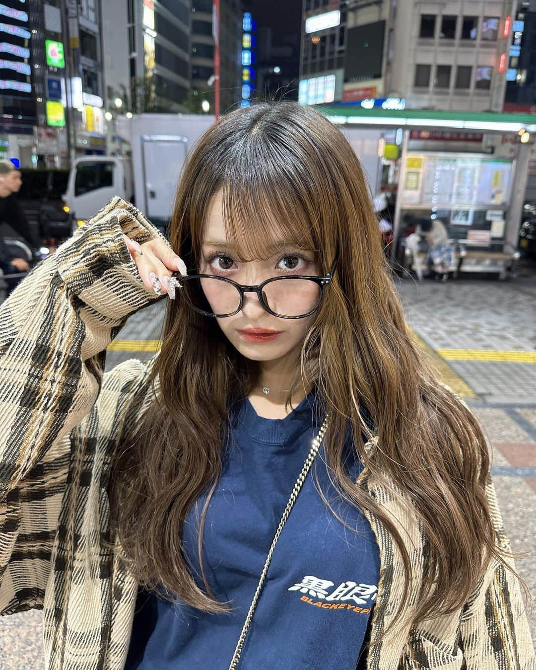 清水里香のインスタグラム：「⁡ ⁡ 視力は1.5です🤑 ⁡ ⁡ ⁡ ⁡ #めがね女子」