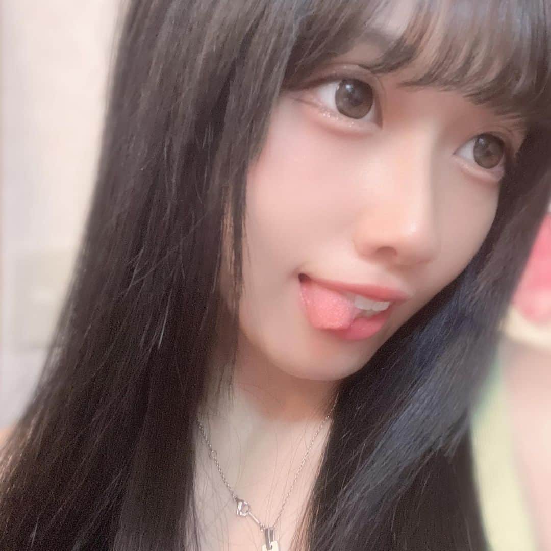 酸素のインスタグラム：「黒髪ロングどうかな~🥹」
