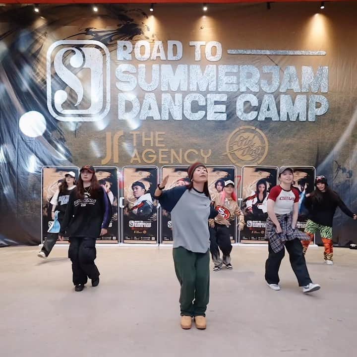RIEHATAのインスタグラム：「📍@lylebeniga 's Class  dancing with Girls🙌🇨🇳🤝  #私服のハタ 🤓」