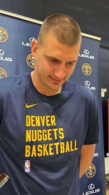 ニコラ・ヨキッチのインスタグラム：「Nikola Jokić would like it if the Nuggets played a preseason game in Serbia. 🇷🇸 . . 🎥 @katywinge . . jokic #jokicnikola #joker #nikola #nikolajokic #denver #nuggets #denvernuggets #colorado #nba #basketball #serbia #usa #srbija #sombor #belgrade #beograd #mvp」