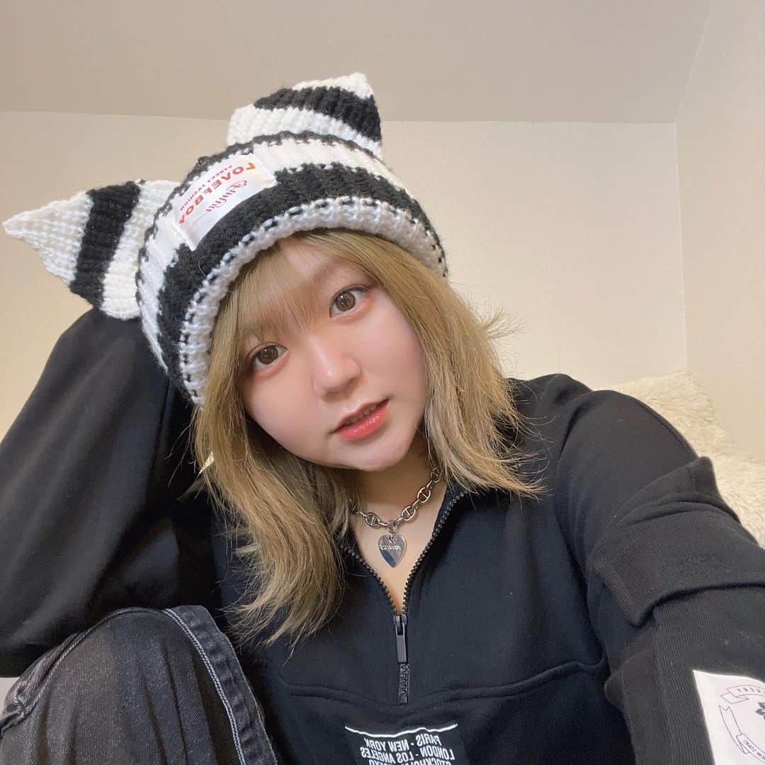 ちょこばななさんのインスタグラム写真 - (ちょこばななInstagram)「福島帰ろうと思ったけど友達いなくて断念したウケる . #友達募集中#selfie#ootd#데일리#좋아요#셀카#셀스타그램#셀피#shein#bershka#black#cat#cider#148cm#ぽっちゃりコーデ#jeanasis」10月7日 20時48分 - choco8787banana