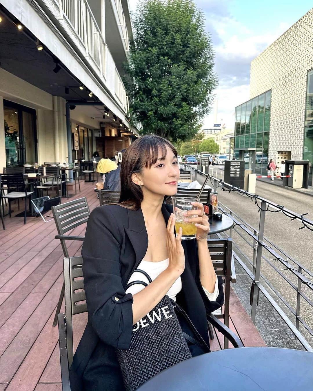 濱崎ナディヤのインスタグラム：「テラスのお席が最高な季節ですよ🤓🌞👒」