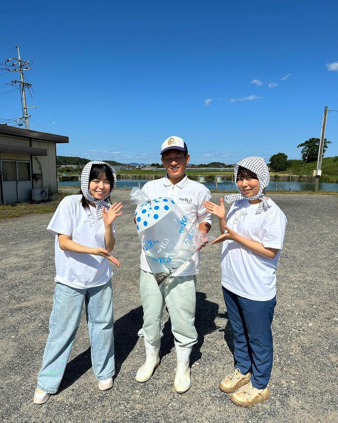 里咲りささんのインスタグラム写真 - (里咲りさInstagram)「どじょうすくいのお仕事！！！！ 島根県でどじょうすくいをしました🥰  この格好でどじょうすくうのかと思ったらこれは元々砂金を獲るときの服装で、これではどじょうは獲れないそうです。宴会芸でおもしろおかしくするための格好なんだって  #島根 #どじょうすくい #どじょう」10月7日 20時49分 - risasatosaki