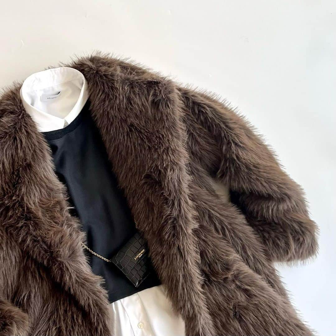 エリオポールさんのインスタグラム写真 - (エリオポールInstagram)「【2023 WINTER COLLECTION PRE-ORDER】 HÉLIOPÔLE冬の新作の先行予約受付中！  ECO FUR LONG COAT  52.800yen / HÉLIOPÔLE   Ref: 23003072021HN Color: Beige. Brown Size: 36. 38  下記店舗にてお電話での通販を承っております。  HELIOPOLE代官山店  03 3770 6438  HELIOPOLE 札幌店  011 209 5455  @heliopole_official #HELIOPOLE  #エリオポール」10月7日 20時52分 - heliopole_official