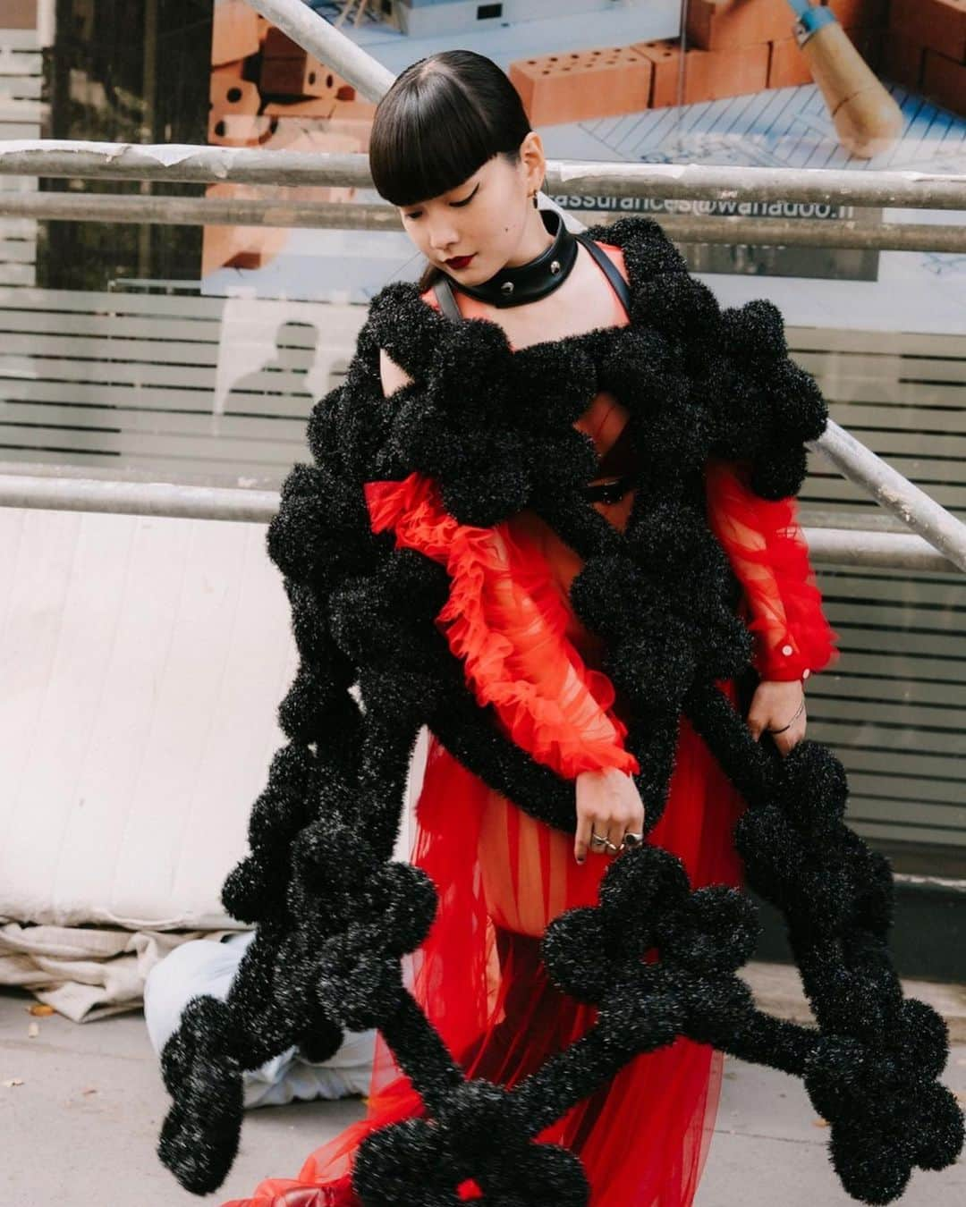 秋元梢のインスタグラム：「⚫️noir kei ninomiya🔴 #pfw #noirkeininomiya」