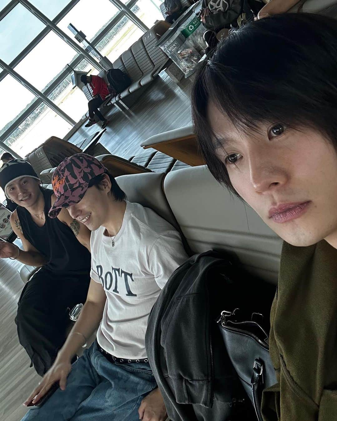 クォン・ヨンドンさんのインスタグラム写真 - (クォン・ヨンドンInstagram)「🛫🛬」10月7日 20時56分 - _______youngmoney