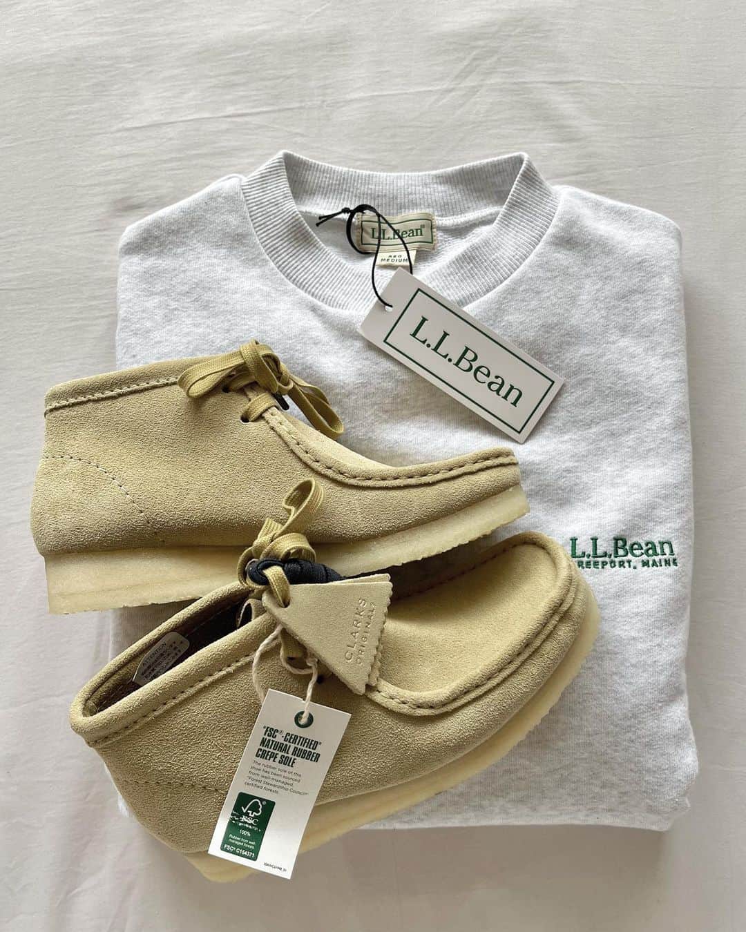 のインスタグラム：「🧺  昨日投稿したL.L.Bean  沢山ご質問頂いたのですが 私はフリークスストアでgetしました🌿  気になる方はぜひ、チェックしてみてください📝🥨 . . .  #ootd#日々#シンプル#シンプルコーデ#メンズライク #冬コーデ#サムオム#somomandco#サムオムアンドコー#シティーポップ#シティボーイ #シティポップ#ストリートシック#ストリートコーデ #ストリート#アウトドアファッション#popey#ポパイ#cityboy#citystyle#llbean #スウェット#clarks #wallabee #ワラビー#myroom#スウェット#クラークス#clarks」