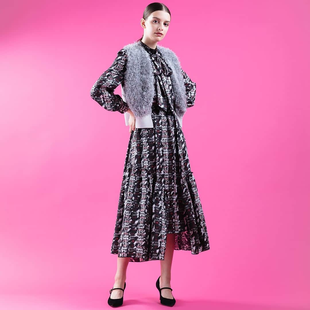 Double Standard Clothingのインスタグラム：「. NEW ARRIVAL CORCOVADO 2023 WINTER COLLECTION  [OUTER] CORCOVADO / ITALY FABRICファーベスト price. 64,900円(税込) color. グレー size. 36 / 38  ------------------------------------------ #doublestandardclothing #tokyo #corcovardo #DSC #sov #nightstore #fashion #ootd #2023winter」