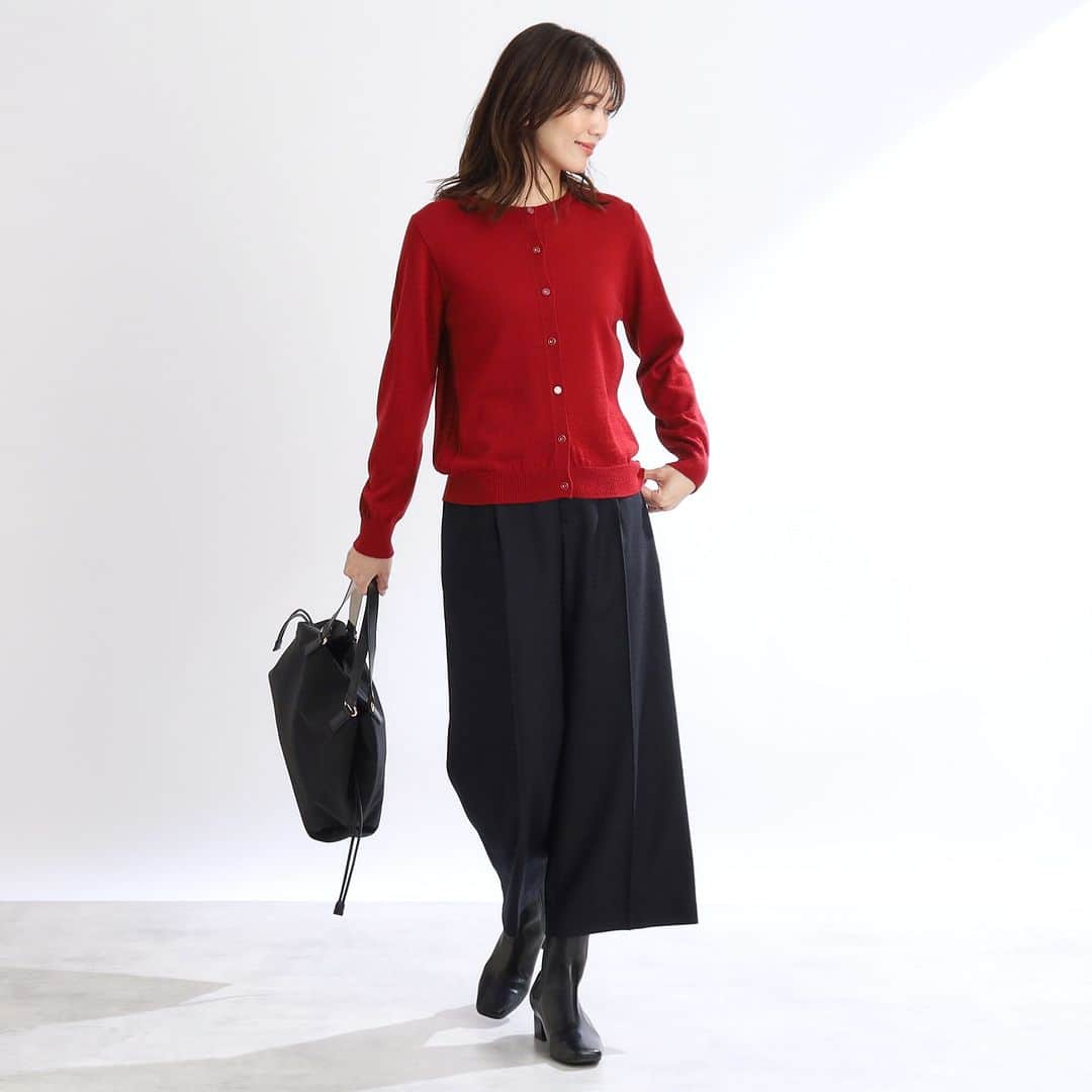Reflect リフレクトさんのインスタグラム写真 - (Reflect リフレクトInstagram)「WEEKLY RANKING - bottoms -  今、店舗とオンラインストアでリアルに売れている 人気ボトムスBEST3をランキングでご紹介します。  プリントの柄が目を引くプリントスカートや 秋が深まるこれからの時季にぴったりの ワイドパンツがランクイン！  ぜひチェックしてみてください♪  ｜商品情報｜ ①クラシカルプリントスカート No.101-77452｜¥18,920(taxin) ②リーフプリントスカート No.101-77456｜¥19,910(taxin) ③ワイドクロップドパンツ No.101-67401｜¥22,990(taxin)  ▼プロフィール@reflect_kobe_officialより、 公式サイトページにリンク頂けます。  #reflect #リフレクト」10月7日 21時00分 - reflect_kobe_official