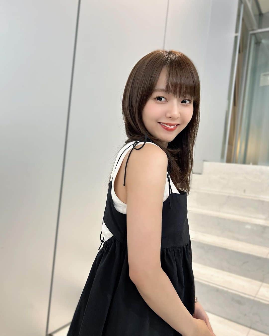 高畑結希のインスタグラム：「. 気づいたら夏終わってた...！ 過ごしやすくて嬉しい〜🍂 衣替えはまだしてない🏃‍♀️みんなは？ . #10月 #秋 #october #autumn #ビスチェ #コーデ」