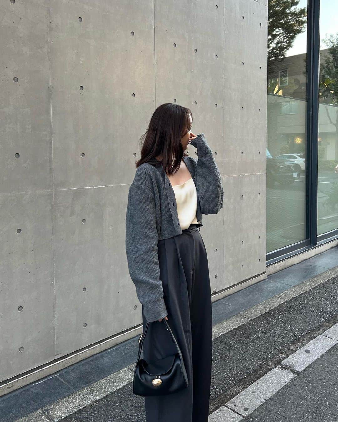大坪はるらのインスタグラム：「ootd  tops @casa_fline  @todayful_  pants @didot.showroom  bag @cafune.official   今季は珍しくパンツコーデが多く グレー気分♡」