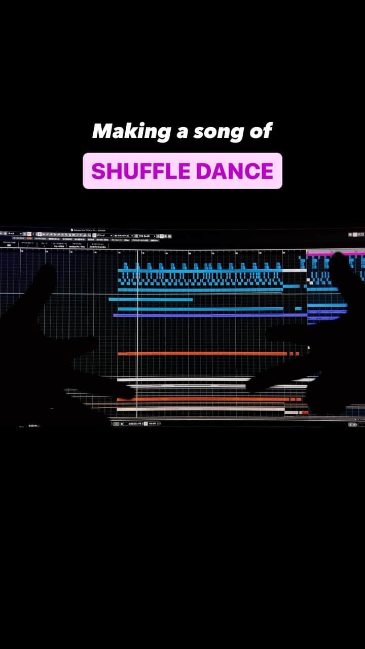 KAYLLYのインスタグラム：「If this song gets a good response, I’ll release it❤️‍🔥 #shuffledance #EDM #musicproducer #housemusic #cuttingshapes #beatmaker #musicproduction」