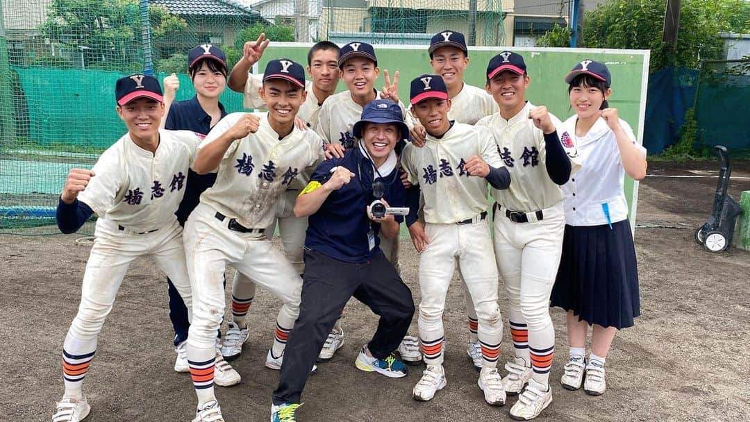 藤村晃輝のインスタグラム：「『白球をつなぐ』 オンエア終わりました。  取材を始めたのは3月末。 そこから新チーム始動の 8月まで約6か月間…  練習に公式戦、遠征と、 様々な場面を カメラに納めさせていただきました。  楊志館高校野球部の皆さんには 夏までの大切で貴重な時間を 取材にも費やしていただき 本当に感謝しています。  またこのような機会を 与えてくれた赤峰監督をはじめ 関わっていただいた全ての皆様に ありがとうの気持ちでいっぱいです。  素敵な出会いに たくさん恵まれました。  「母校をふたたび甲子園へ」  いつか訪れるその日まで、 陰ながら応援させていただきます。  本当に本当にありがとうございました！  #白球をつなぐ #楊志館高校野球部」