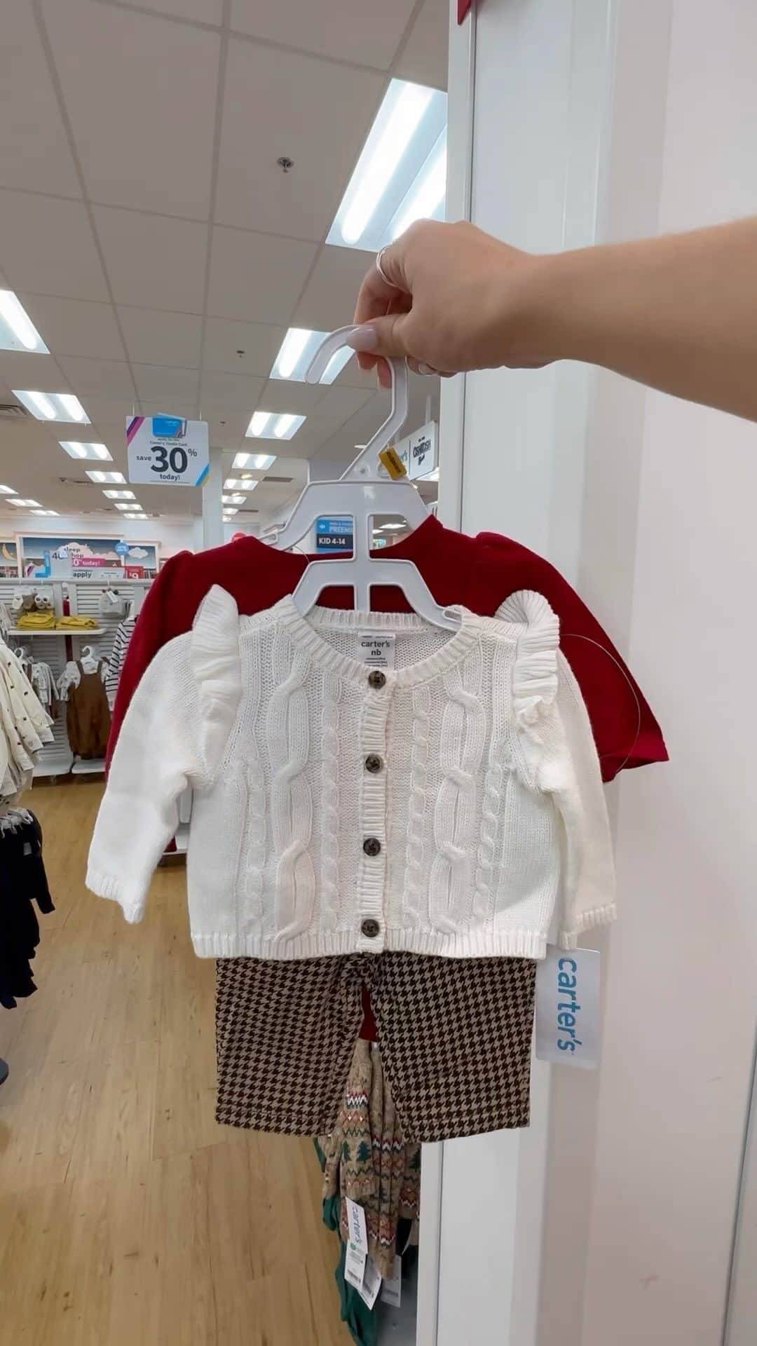 カーターズのインスタグラム：「Choose your holiday player.🎄👇  #christmas #babychristmas #babyclothes #holiday」