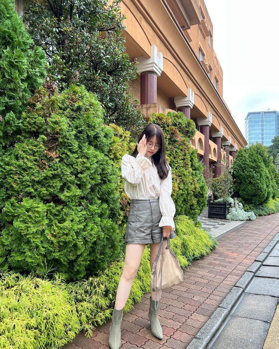 中西智代梨のインスタグラム：「もう秋だね🍂  #智代梨コーデ#私服#ootd」