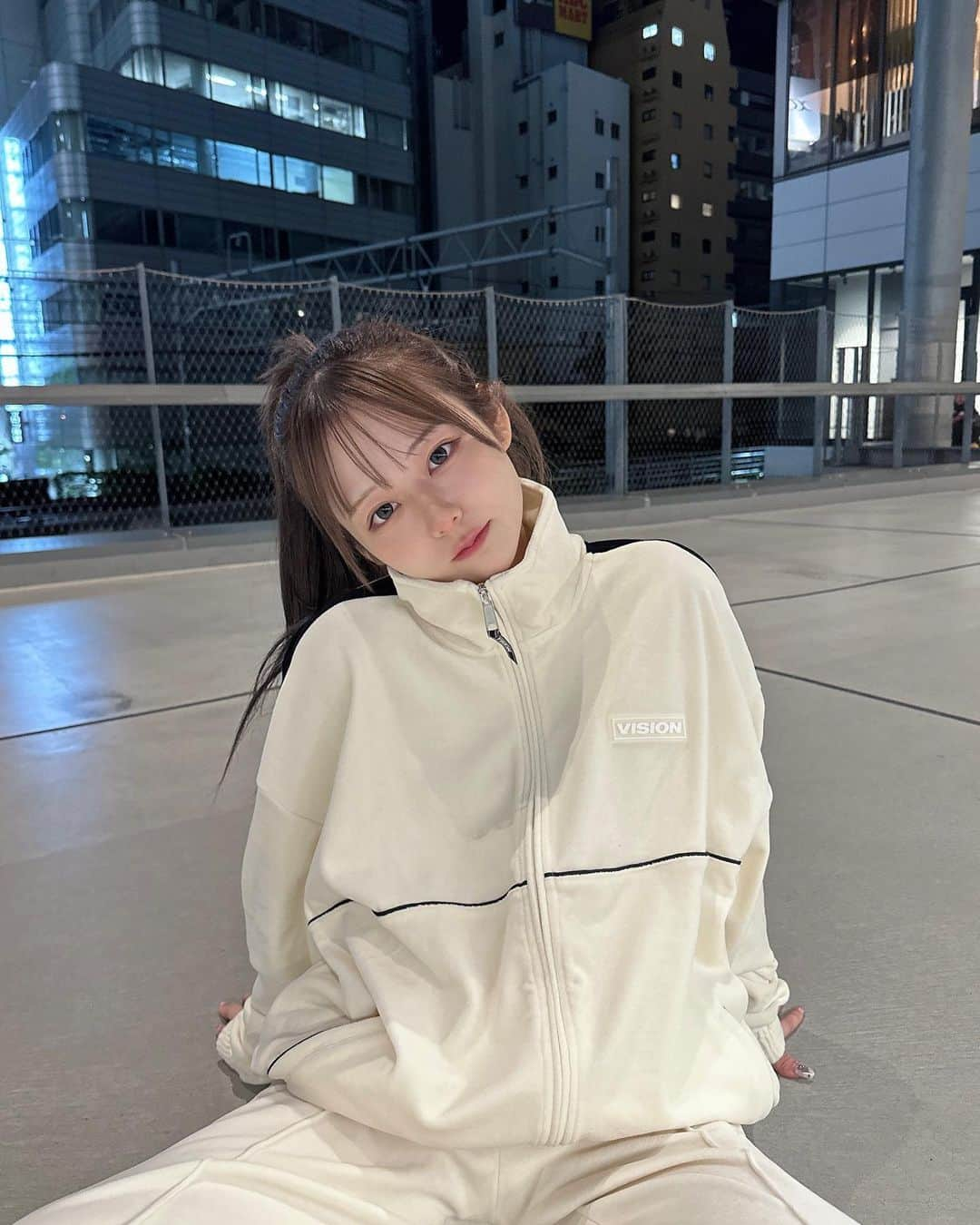 栞麗のインスタグラム：「なんか夜景とか見たい季節だねえ🌃」