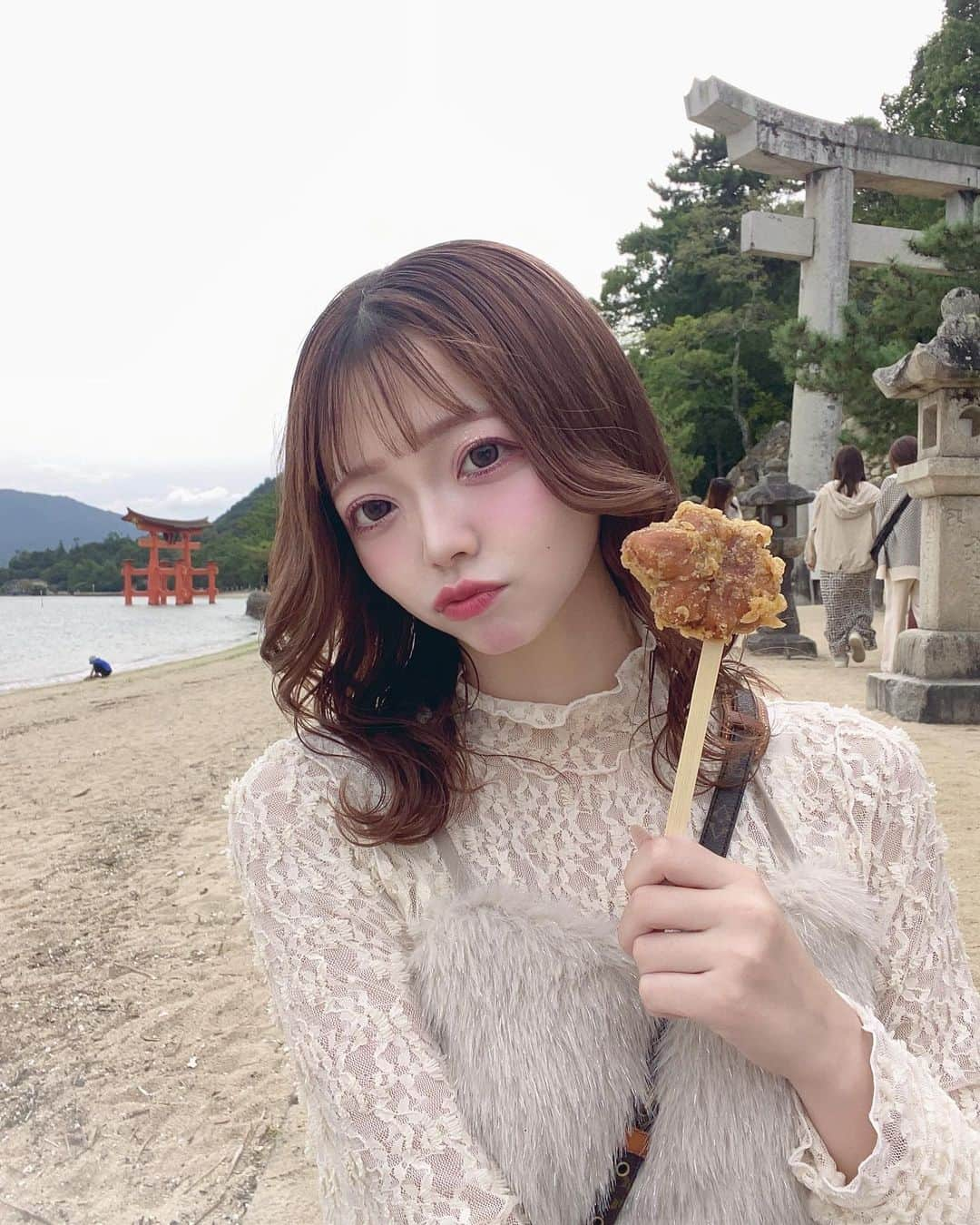 奥本陽菜さんのインスタグラム写真 - (奥本陽菜Instagram)「お久しぶりの宮島💞⛩ ・ ・ ・ ・ 20歳もよろしくお願いしますってしてきた🙆‍♀️😚あと少しで20歳💭 ・ ・  #広島  #宮島  #厳島神社」10月7日 21時09分 - hinanohiroshima