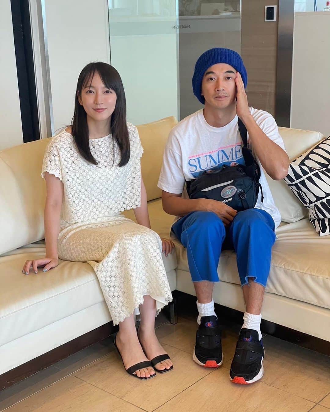 のインスタグラム：「. 🪐┈┈┈┈ ┈┈**  番宣情報 ** ┈┈ ┈┈┈┈ 💫　  #吉岡里帆 さんがナビゲートする ラジオ番組『UR LIFESTYLE COLLEGE』📻  明日 10月8日(日)18:00～18:54の放送には #永山瑛太 さんがゲストとして登場✨  「時をかけるな、恋人たち」の現場裏話で盛り上がりました！ 是非お聴きください☺️  #時をかけるな恋人たち #トキコイ @lifestyle_ur813」