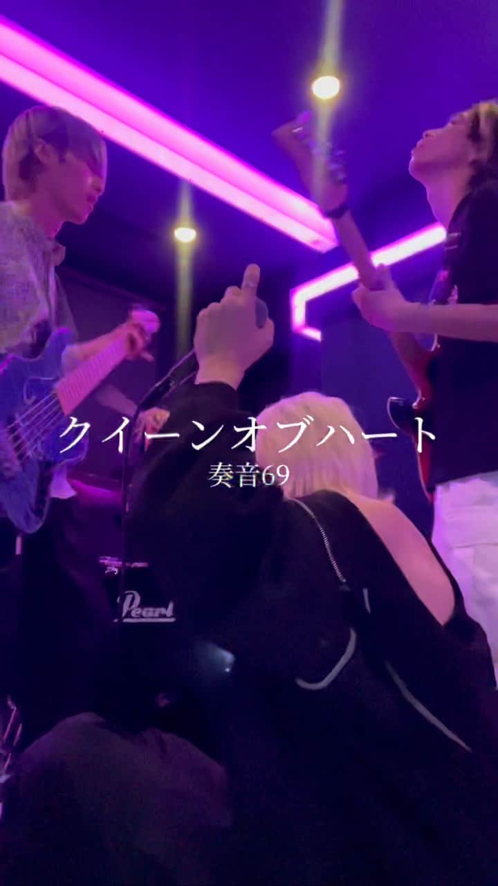 のインスタグラム：「愛撫してあげる #クイーンオブハート #奏音69」