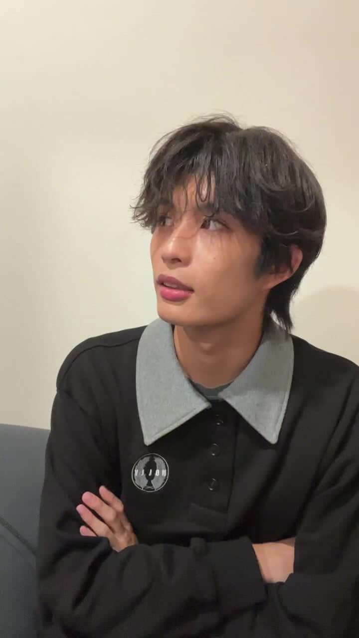 のインスタグラム：「グッズのコラボシャツ紹介とファンミーティングの内容について！ withマネージャーさん」
