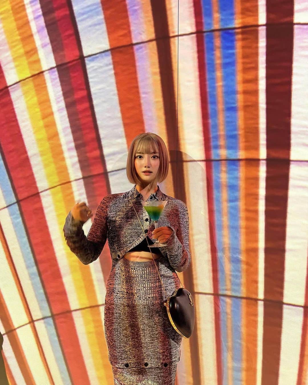 RIKAのインスタグラム：「@paulsmithjapan 📓🧡💙  久しぶりに袖のある服着ました🍁」