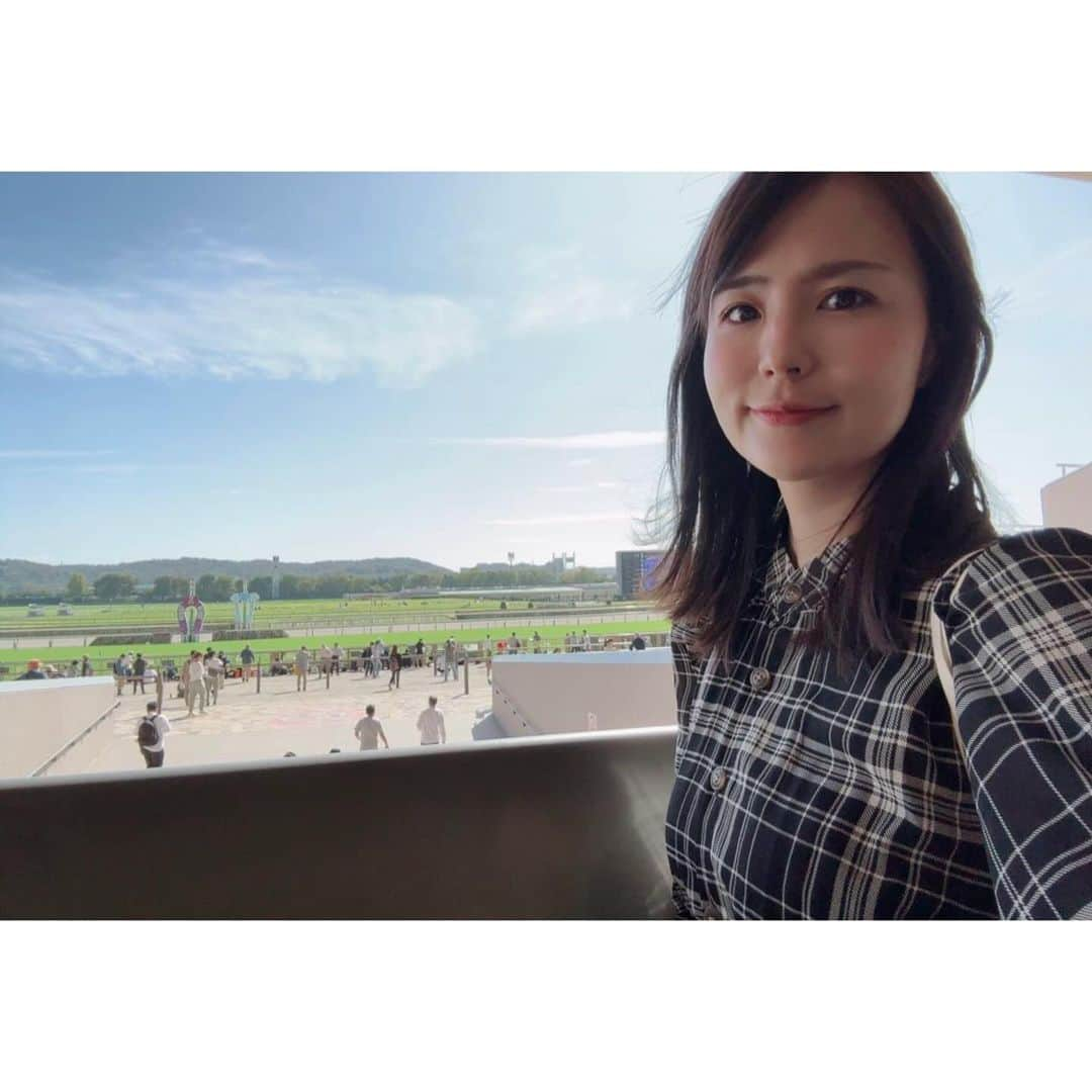 舘谷春香さんのインスタグラム写真 - (舘谷春香Instagram)「秋の東京開催スタート🐴 今日は東京競馬場でお仕事でした🐴  サウジアラビアRCはゴンバデカーブースが勝利🐴 私の推しのボンドガールは2着でした🐴  三連休初日！今日は土曜でしたが東京競馬場混雑してました！  #競馬 #競馬女子 #JRA #ビギナーズセミナー #東京競馬場 #競馬場 #umajo #ウマ女 #競馬好き #競馬好きな人と繋がりたい #競馬好きと繋がりたい」10月7日 21時21分 - tty0250hrk