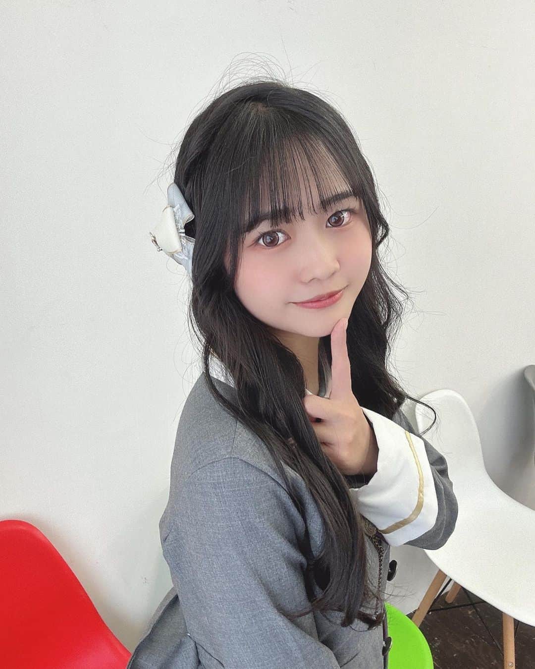 のインスタグラム：「🌪🩶 久々のグレーの衣装だった>_<‪‪❤︎‬ チェキ会ありがとうございました‪𓂃 𓈒𓏸  みんなにひーーさびさに会えて幸せだった‪‪！  ❤︎‬┈┈┈‪‪❤︎‬┈┈┈‪‪❤︎‬┈┈┈‪‪❤︎‬┈┈┈‪‪❤︎‬‪‪‬┈┈┈‪‪❤︎‬┈┈┈‪‪❤︎‬  💎PureGi公式アカウント💎 @puregi_official #PureGi #ぷれっぢ #アイドル #ALICE #紫担当  . #ありるん #VINEYARD #ヴィンヤード #08 #jc3 #中学生 #女子中学生 #雰囲気 #垢抜け #黒髪 #ロング #おすすめ #あいどるありす」