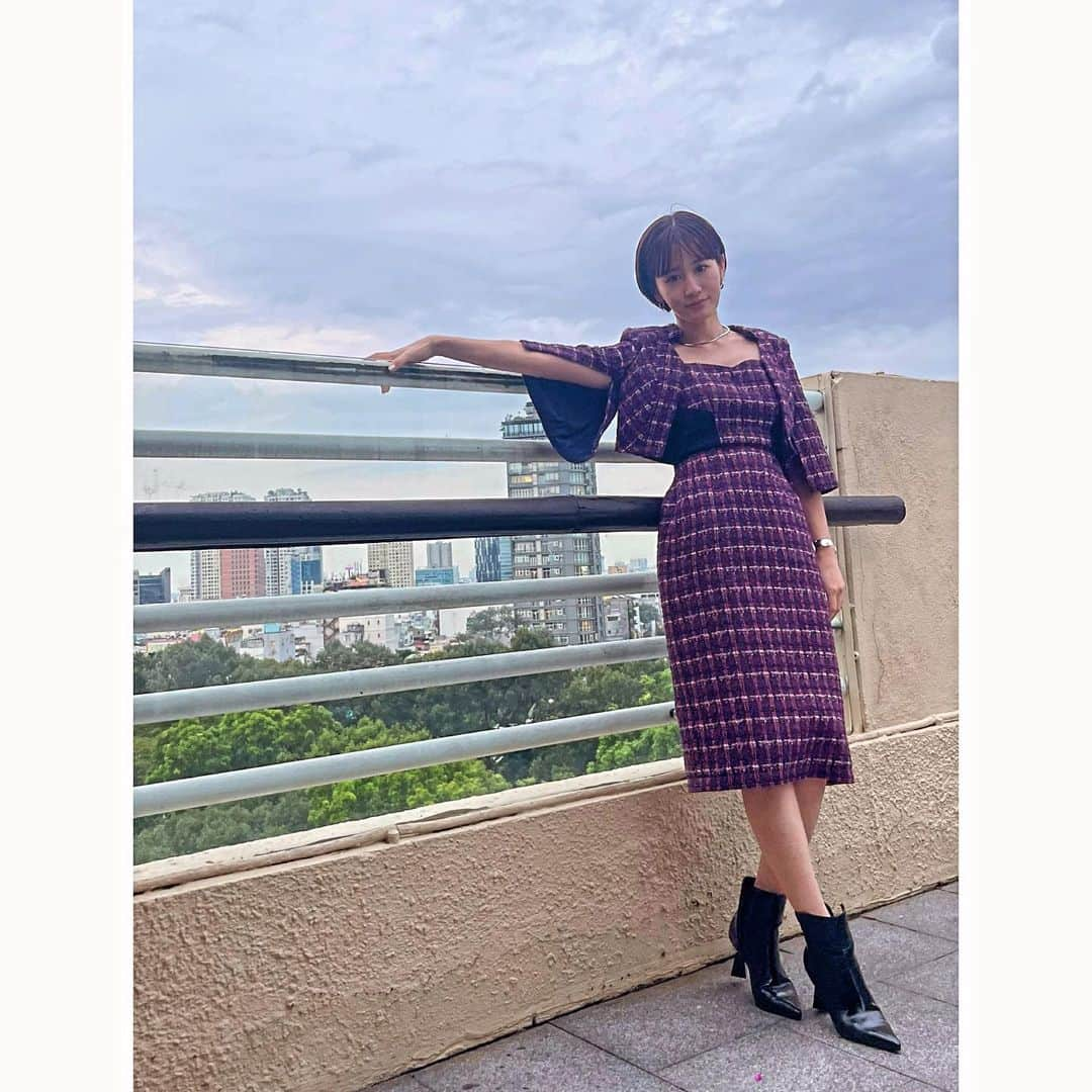 前田敦子さんのインスタグラム写真 - (前田敦子Instagram)「. ベトナム🇻🇳2日目の衣装 この日のためにしのぶがデザインしてくれた特別な一着。  皆さんに喜んでもらいたくてグループ時代以来のしのぶに作ってもらえたら嬉しいなと思い、提案させていただき夢が叶いました。 ありがとうぶーちゃん😌❤️  幸せの大渋滞なベトナムでした。」10月7日 21時23分 - atsuko_maeda_official