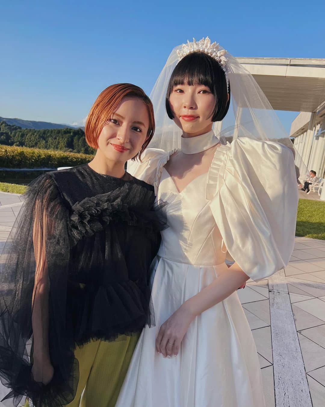 Julia Castroさんのインスタグラム写真 - (Julia CastroInstagram)「大好きなあさぎーにょちゃん&ダーンの結婚式へ🥂  まるで物語の世界に入り込んでいるような結婚式🐰 拘りが細部にまで詰め込まれた式では、会場にいる皆さんが終始キラキラの笑顔で、涙までキラキラしていて、なんて素敵な空間なんだ…とずっと幸せムードに浸ってました🌙 そして、衣装替えしたあとの可愛すぎる姿に毎回感動…！！！ 最初から最後まで感動だらけの結婚式でした。  改めてご結婚おめでとうございます🤍 そして、ぎーにょちゃんお誕生日おめでとう🤍 ずっとずーっと末長くお幸せに💐」10月7日 21時26分 - julia.c.0209