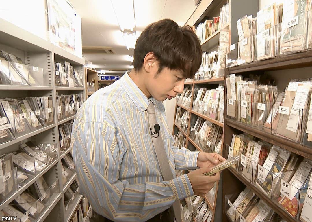 のインスタグラム：「. 9時30分頃からはまじっすか💜 あるジャンルの本だらけの専門書店を調査📖  レトロな旅行案内誌だらけ書店📚 まるで衛星写真⁉️🛰️ 鳥の目線で描かれた精巧な地図にウットリ🦉  魚だらけ書店🐟なのにグラビア写真が⁉️ 見たことないアラレもない姿に中丸くんも驚愕😳 激ムズゲーム挑戦で魚好きの底力に唖然🐡  #まじっすか #中丸雄一 #シューイチ」