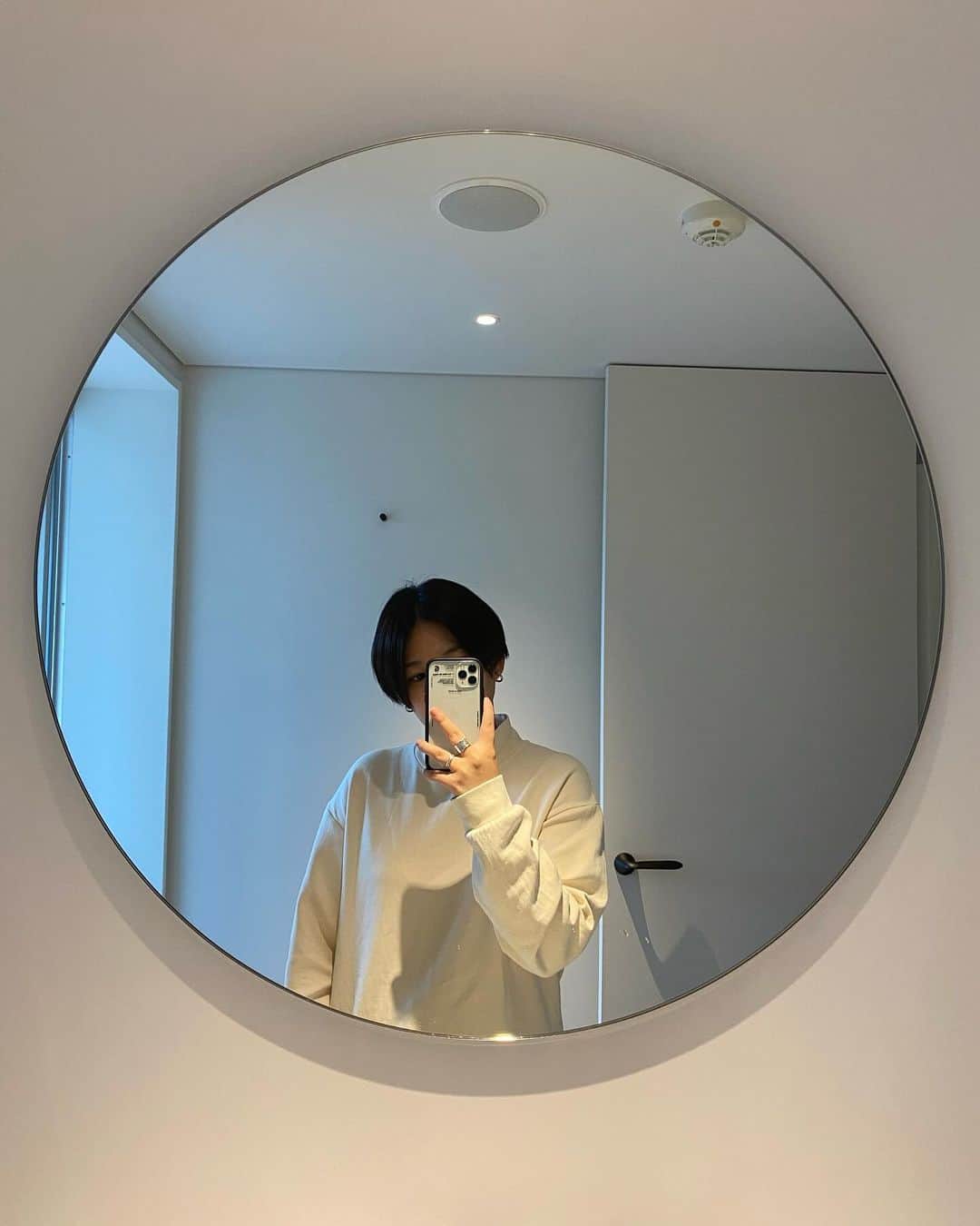 佐藤千亜妃さんのインスタグラム写真 - (佐藤千亜妃Instagram)「VISON@三重県 @vison_com でのライブ、ありがとうございましたーー！！みんなノリノリで観てくれて嬉しかった☺️  初VISONだったんだけど、まず景色が良いし、ご飯も美味しいし、マルシェなどで買い物もできるし、癒される&楽しい場所でした◎ MC中にお客さんに質問してみたら、ほとんどの人が一度は来たことあるとのこと。三重の皆さんの憩いの場でもあるんですね☕️⛰️ 前のりで宿泊させていただいたホテルも素晴らしいところでした...！ 三重、そしてVISON、また絶対に行きたい場所になりました😊  2023.10.07 @ VISON “BRIGHTAGE presents Grand VIEWTY”  🎙️set list 1. Lovin' You 2. タイムマシーン  3. Summer Gate 4. PAPER MOON 5. 線香花火 6. 夜をループ 7. S.S.S.  👖self styling @dairiku #dairiku @m.p_studios_jp #mpstudios  @vison_com  #vison @vison_hotels #hotelvison  #紛れ込む飯テロ写真 #お腹が空きますので #ご注意ください⚠️」10月7日 21時37分 - chiaki_sato0920