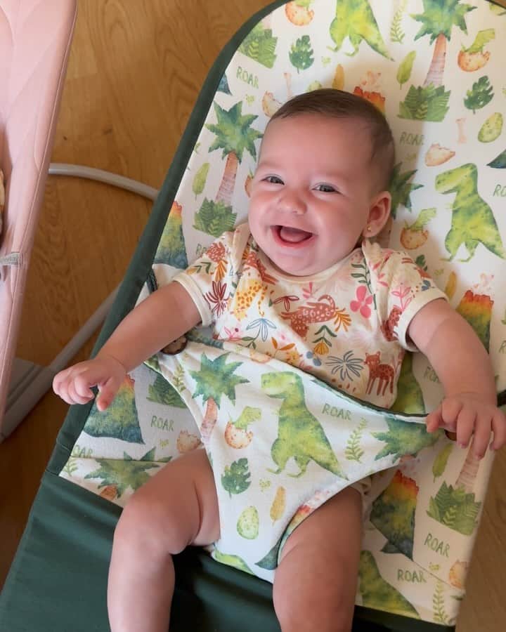 カルラ・スアレス・ナバロのインスタグラム：「¡Que no se te quite nunca esta sonrisa, Noa!」