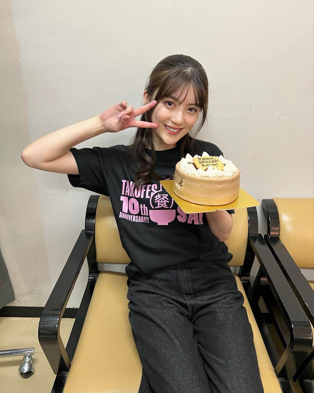 中野恵那のインスタグラム：「本日舞台タクフェス【晩餐】 お越し頂いた皆さん、ありがとうございました！ 無事に初日を迎える事が出来て本当に良かったです！  そして今日は私事ですが、23歳の誕生日で 舞台上でみなさんにお祝いして頂きました😭 お客様も含め皆さんでバースデーソングを歌って頂いたり、本当に贅沢すぎる誕生日を迎える事ができました😭ありがとうございます😭❤️  まだ始まったばかりではありますが、 もっともっとより良い作品にできるように一生懸命頑張っていきます！！ これからもタクフェス【晩餐】を応援して頂けると嬉しいです！  23歳も楽しむぞ〜〜〜〜！！😳」