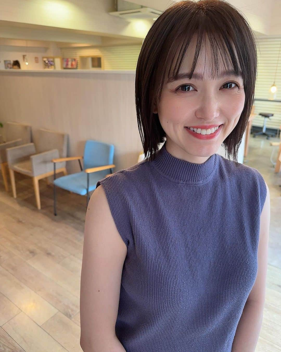 三島ゆかりさんのインスタグラム写真 - (三島ゆかりInstagram)「ヘアメンテナンス💇‍♀️ 全体的な長さは切らずに前髪だけカットしてカラーをだいぶ落ち着いた色味に✨ 明るい色も好きやけどこれくらい暗いのも好き🥰 最近頭痛がある日が多かったからヘッドスパがめちゃくちゃ気持ちよくて最高にリフレッシュできた🥹🥹🥹  今子供が一番大事やしずっと一緒にいれて幸せやけど、こーゆー1人の時間は本当に大切で❤️❤️❤️ 託児付き美容室が月に一度の楽しみで仕方ないのです🫶 今月もありがとう @eriiiica2 😘  #ヘアメンテナンス #ヘアカラー #ヘッドスパ #託児付き美容室 #ママの味方 #ママの癒し #ママの息抜き #男の子ママ #一児のママ #三島ゆかり #ゆかりんご」10月7日 21時33分 - apple340